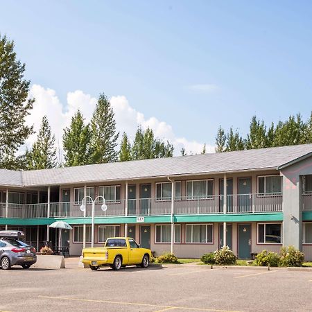 Super 8 By Wyndham Quesnel Bc Ξενοδοχείο Εξωτερικό φωτογραφία