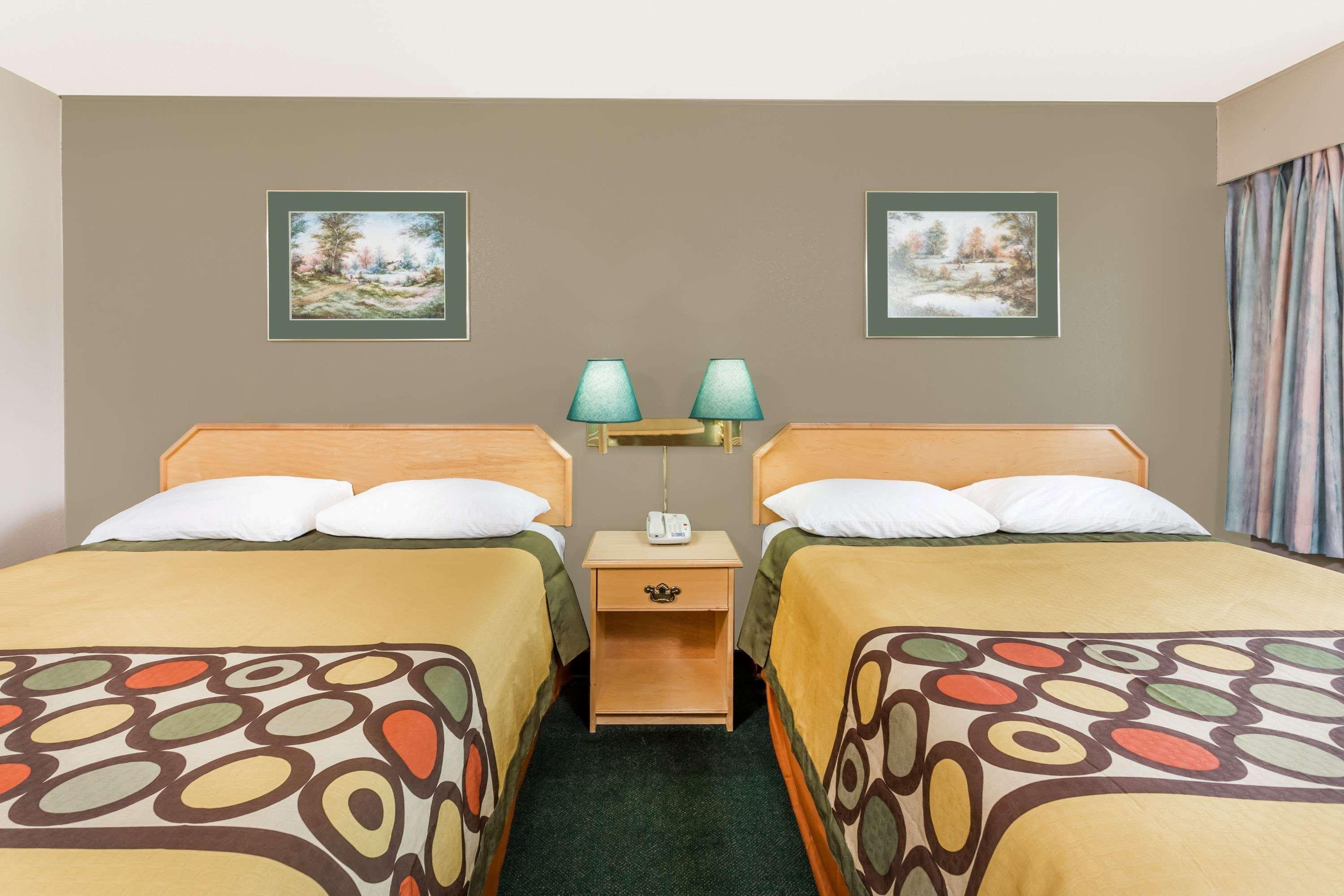 Super 8 By Wyndham Quesnel Bc Ξενοδοχείο Εξωτερικό φωτογραφία