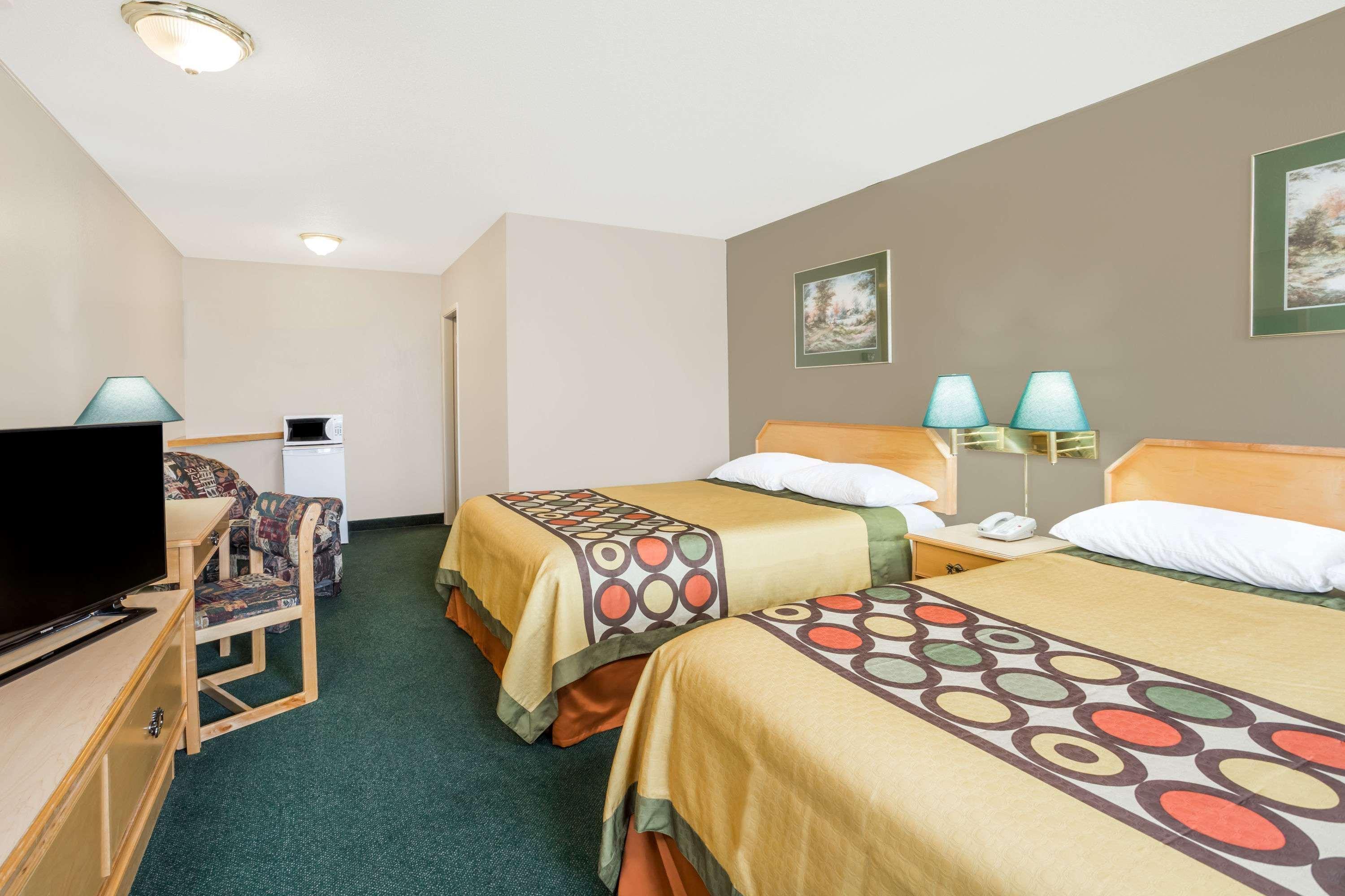 Super 8 By Wyndham Quesnel Bc Ξενοδοχείο Εξωτερικό φωτογραφία