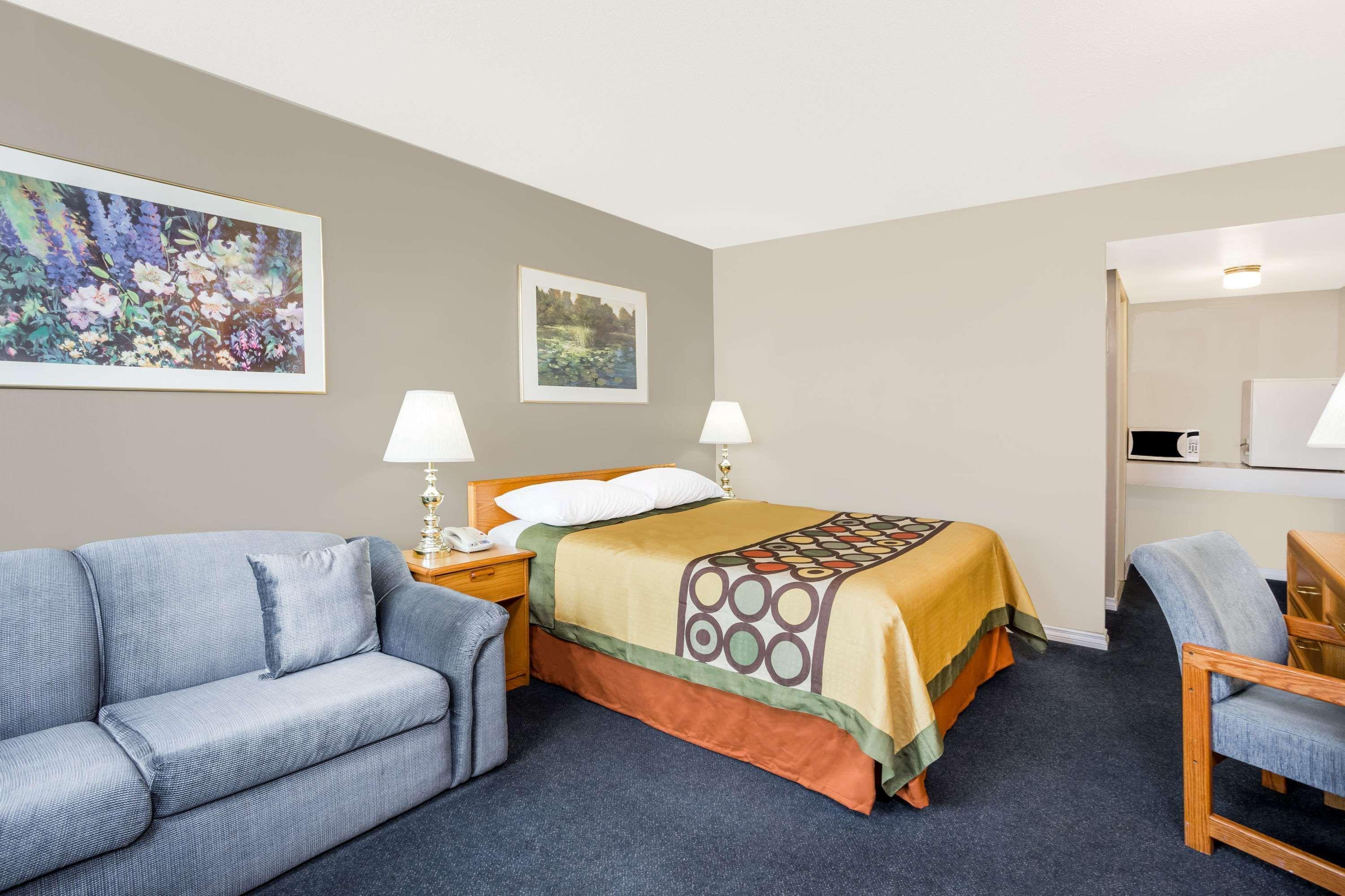 Super 8 By Wyndham Quesnel Bc Ξενοδοχείο Εξωτερικό φωτογραφία