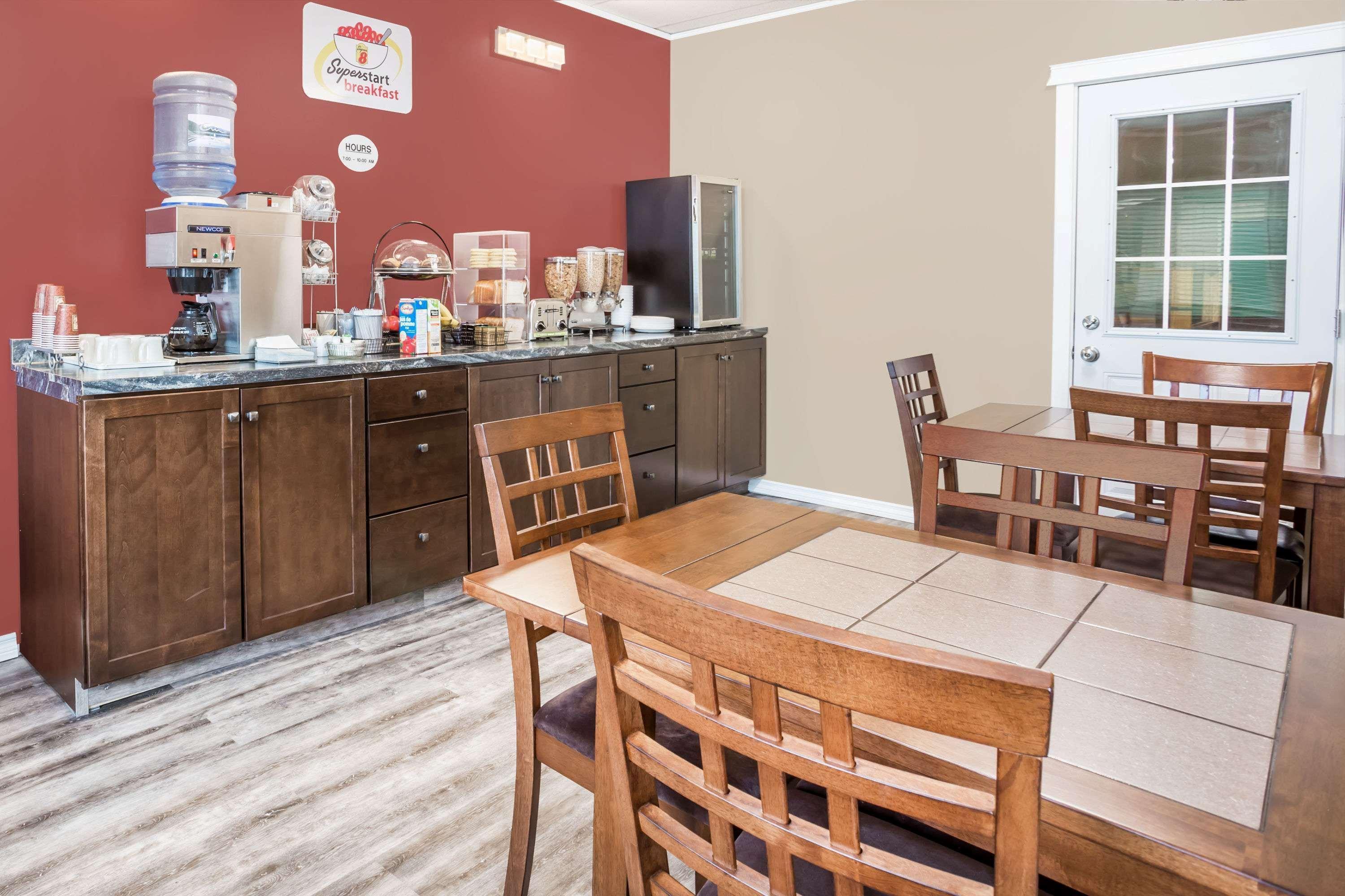 Super 8 By Wyndham Quesnel Bc Ξενοδοχείο Εξωτερικό φωτογραφία