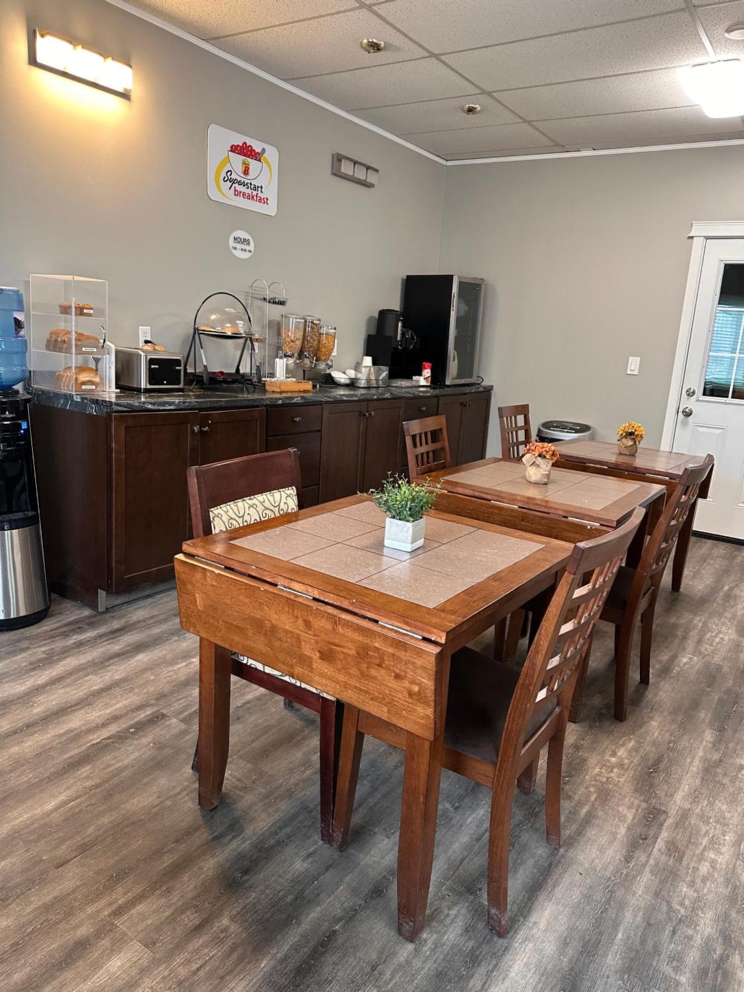 Super 8 By Wyndham Quesnel Bc Ξενοδοχείο Εξωτερικό φωτογραφία